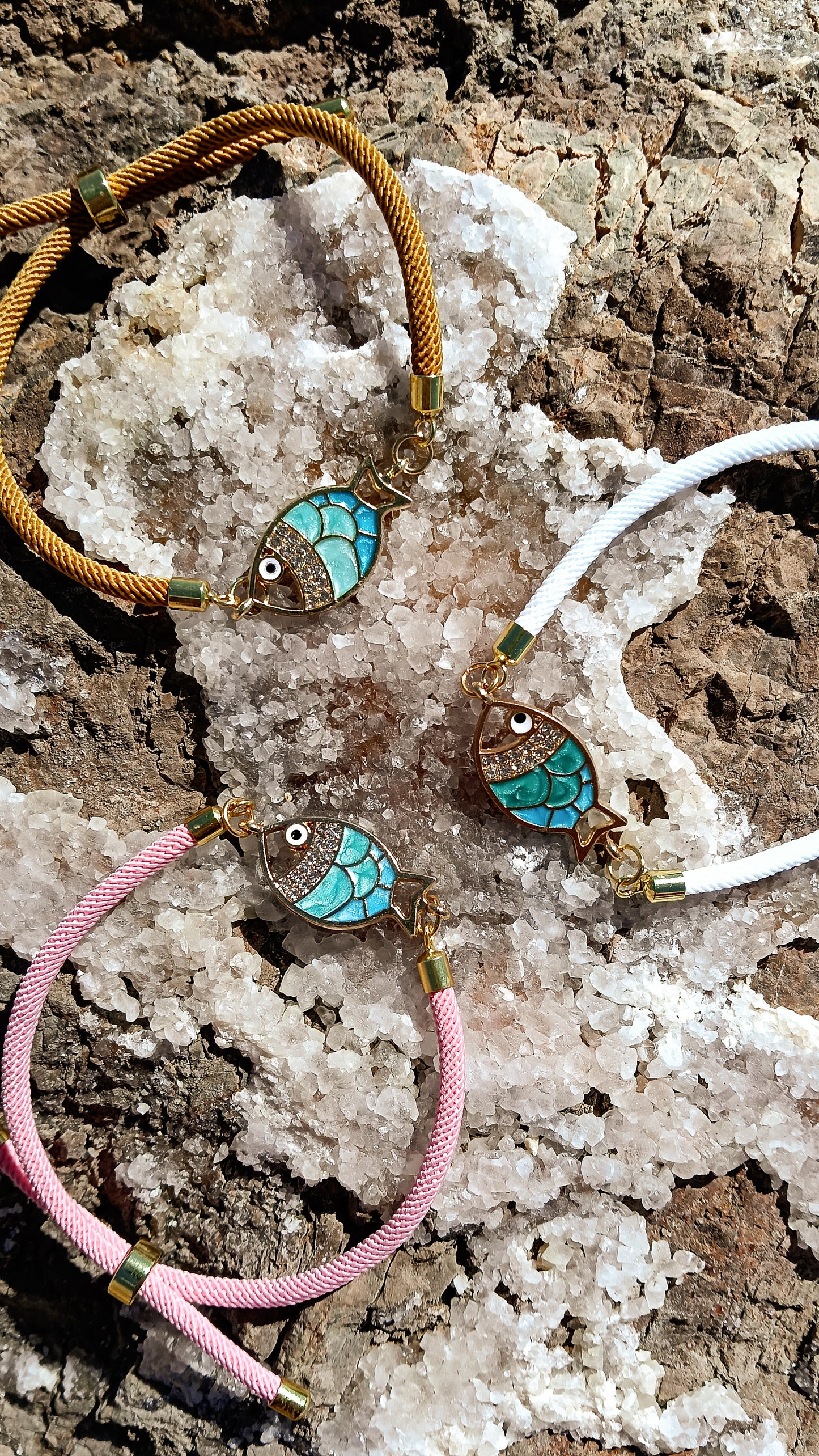 Pulsera Escamas de Luz – Cuerda Ajustable