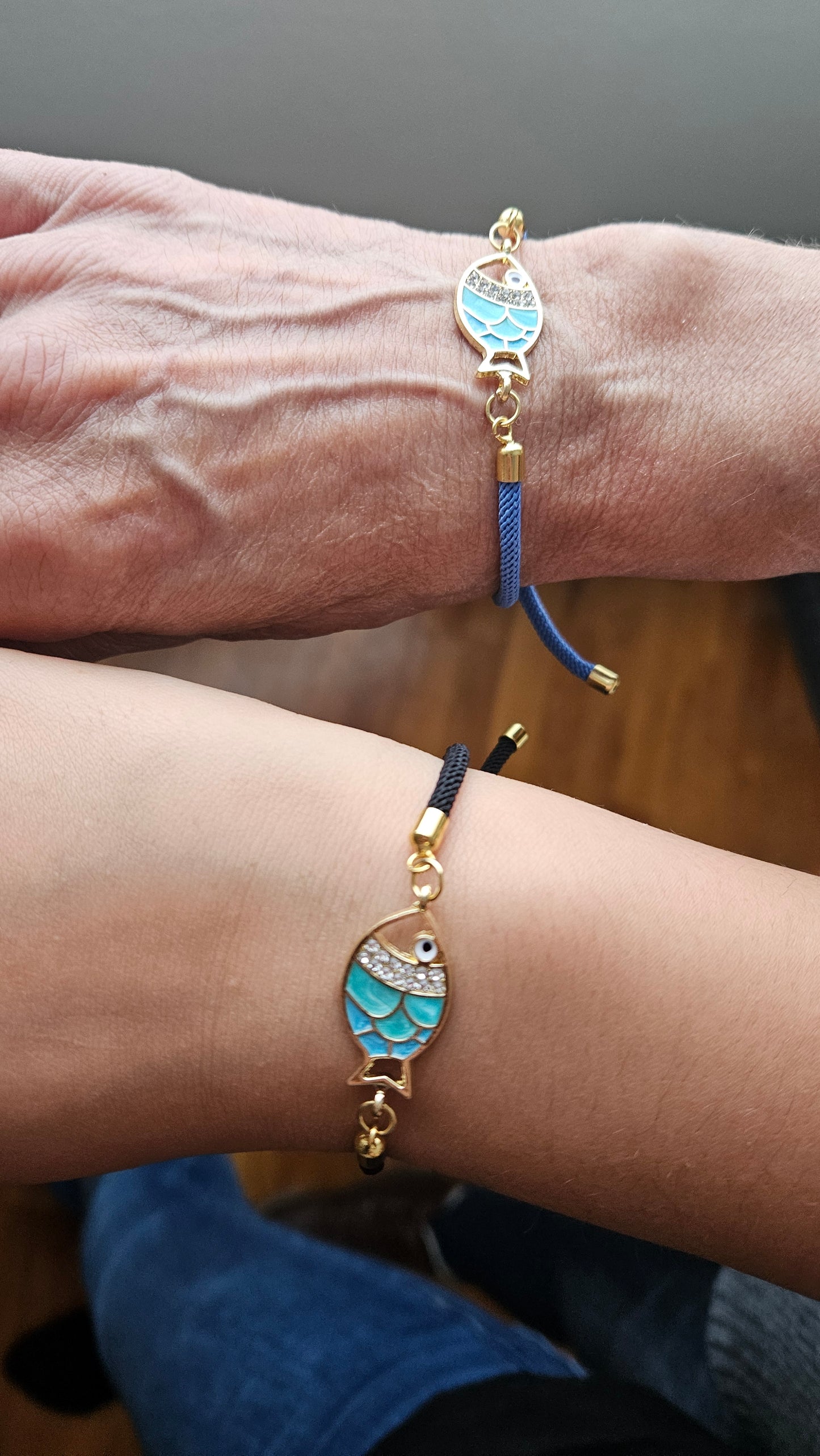 Pulsera Escamas de Luz – Cuerda Ajustable