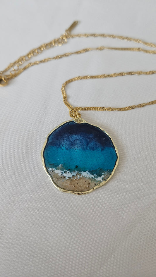 Collar Ola Eterna - Acero Inoxidable Dorado con Cadena Fina Efecto Ola