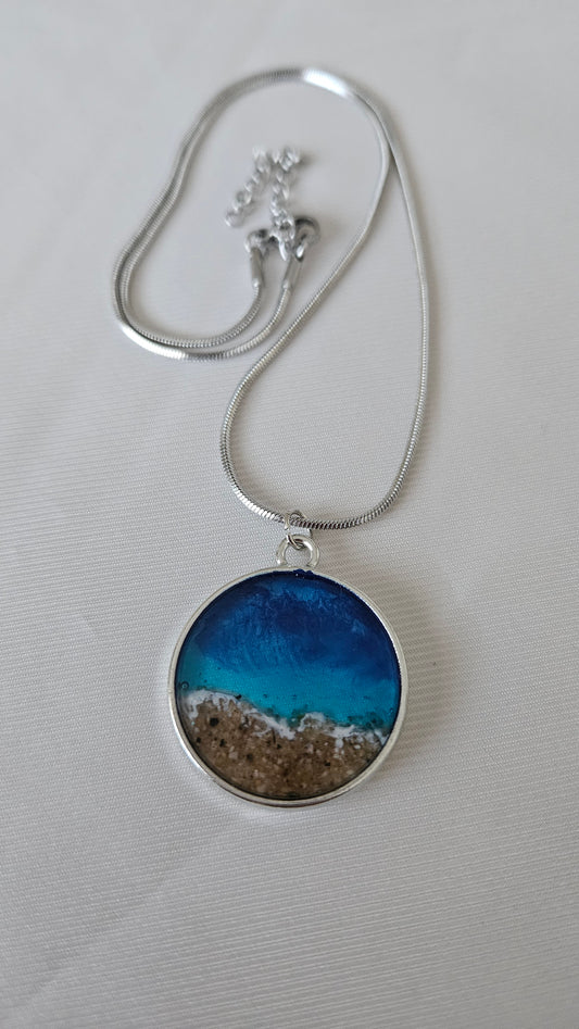 Collar Ola Eterna - Acero Inoxidable Plateado con Cadena Tipo Serpiente